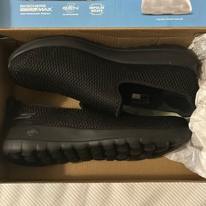 NIB/NWT Men’s Sketchers Go Walk Max